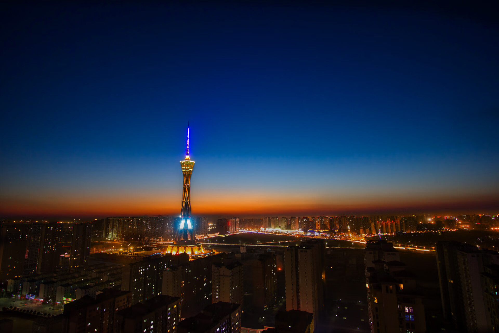 国足在世界杯中爆冷 战术执行成争议点,国足冲击2022年世界杯